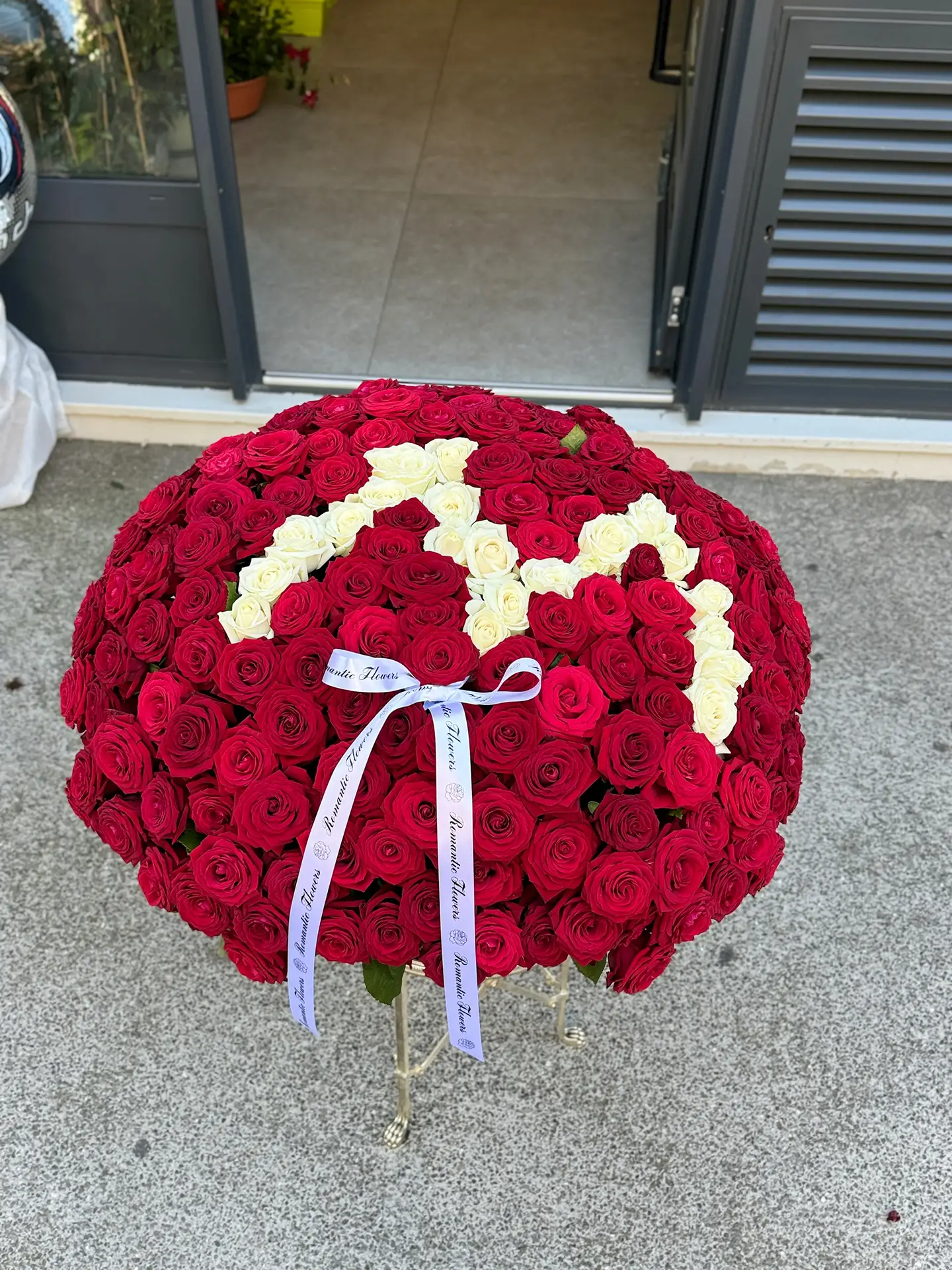 Basket Roses Red Naomi - Image 3