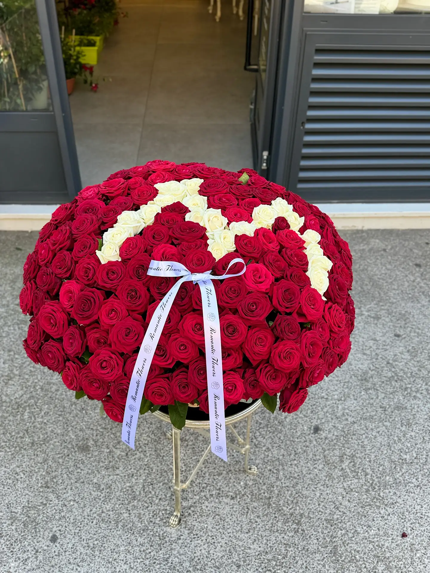 Basket Roses Red Naomi