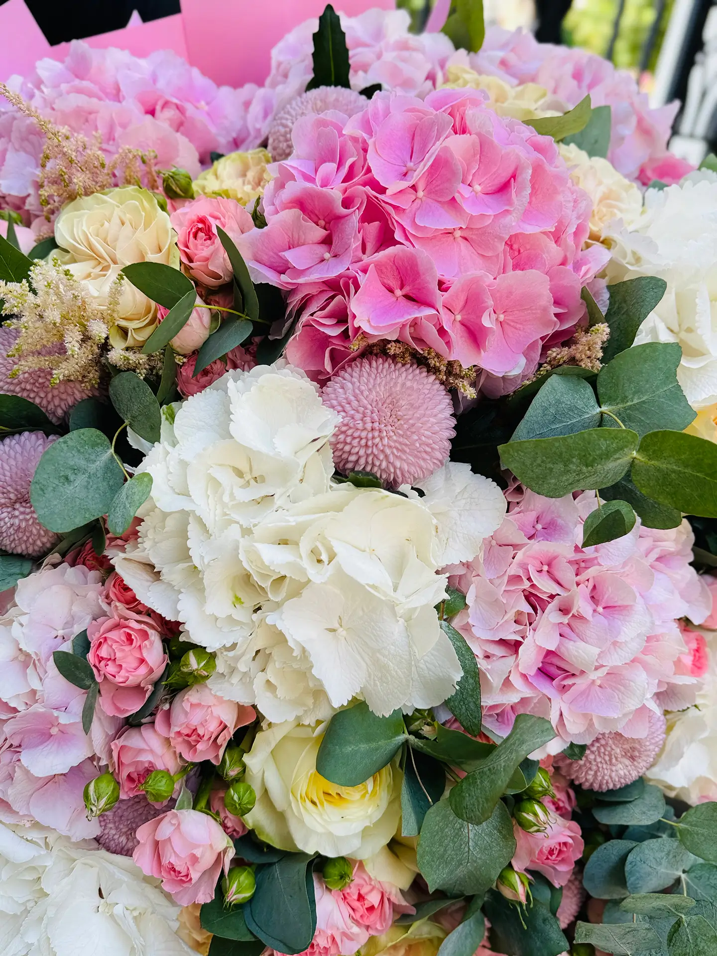 The Pink Expresion Luxury Flower Bouquet - Image 3